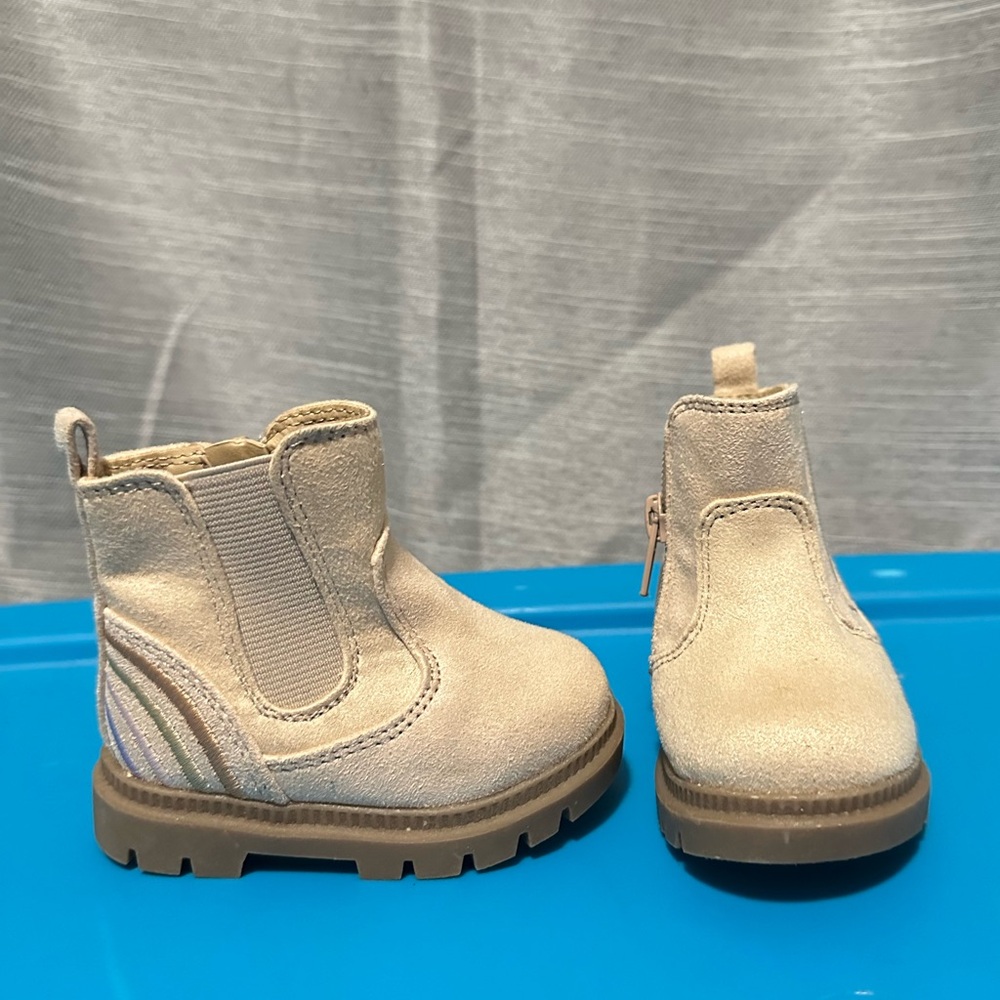 Wonder Nation Light Beige Shimmer with embroidered Rainbow Zip Up Booties size 2